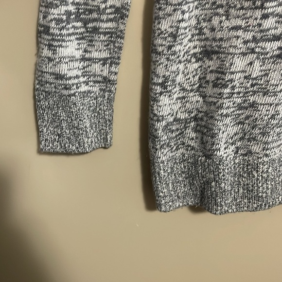 Aritzia Talula knit v neck sweater - Picture 3 of 5